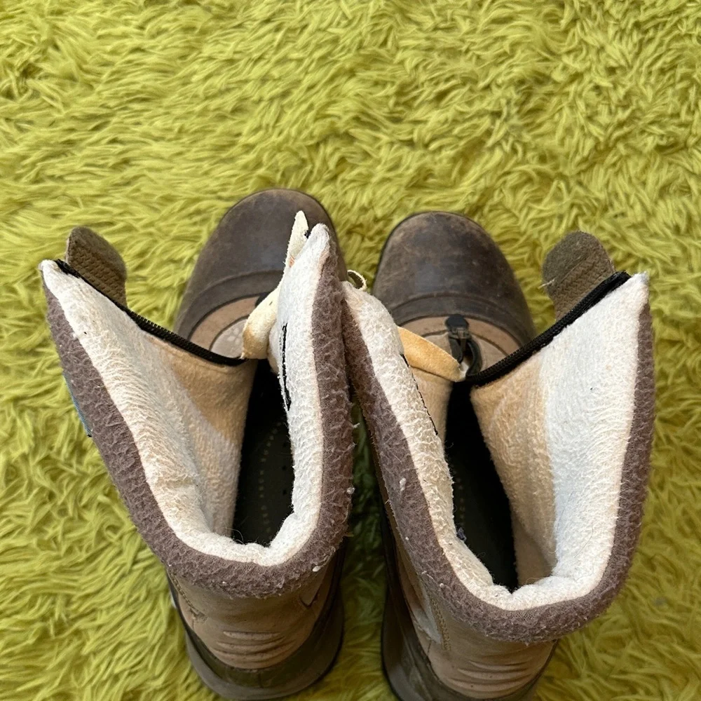 Timberland Brown Suede Zip Winter Shoes Women’s Size 10